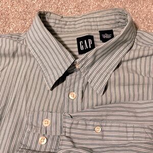 Men’s Gap 100% cotton long sleeve shirt with stripes of blues, white and gold.